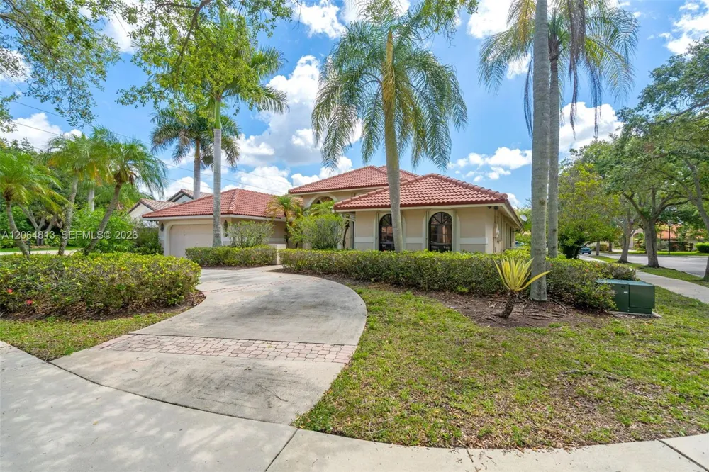 1051 Deerpath Ct Weston, FL 33326