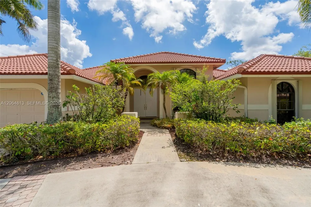 1051 Deerpath Ct Weston, FL 33326