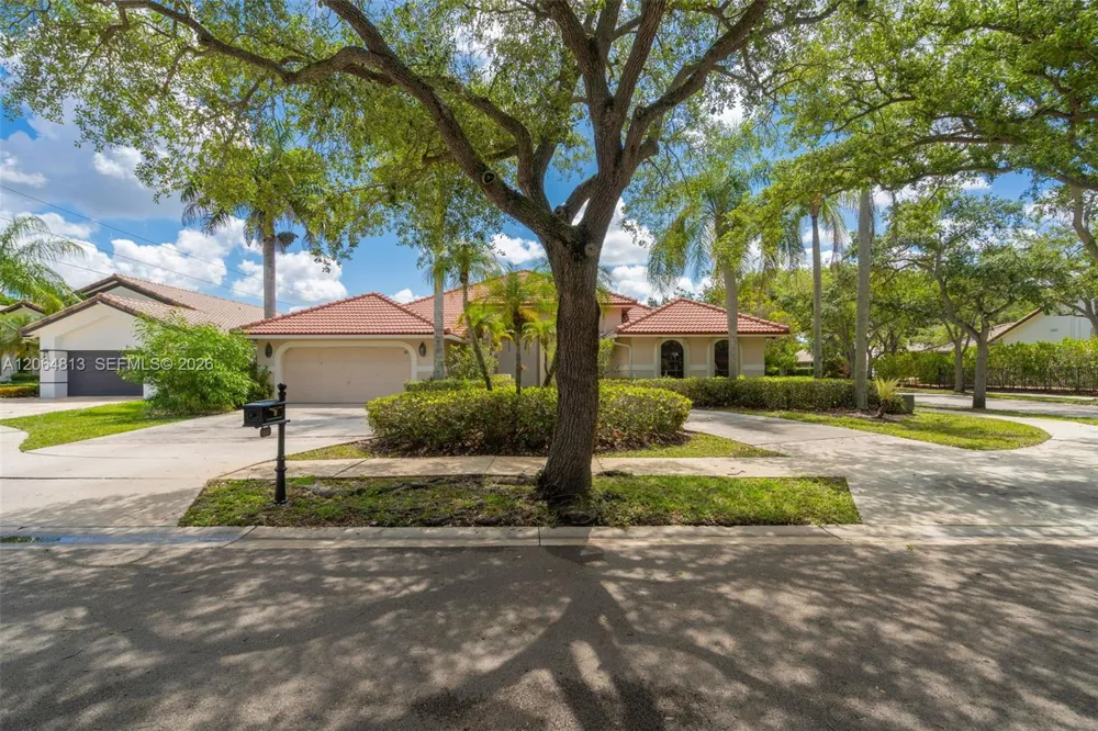 1051 Deerpath Ct Weston, FL 33326
