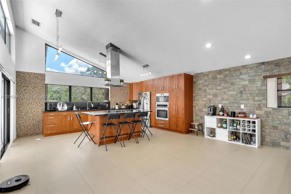 1051 Deerpath Ct Weston, FL 33326