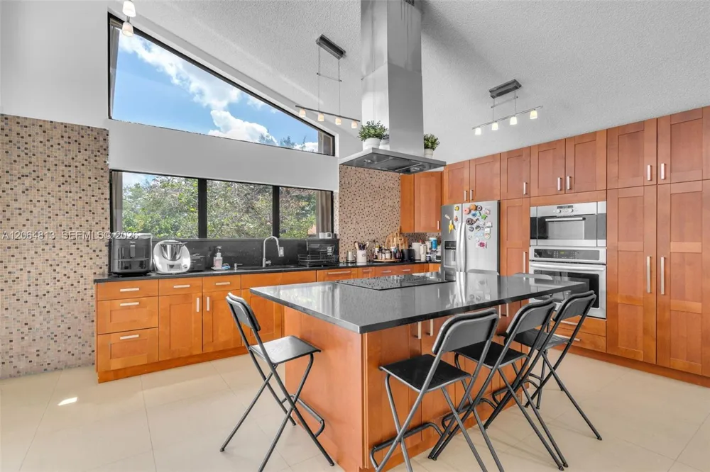 1051 Deerpath Ct Weston, FL 33326