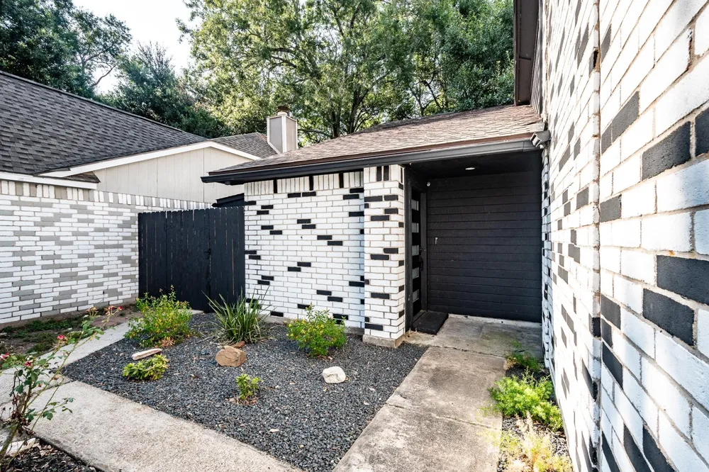 30 Crestbriar Court Baytown, TX 77521