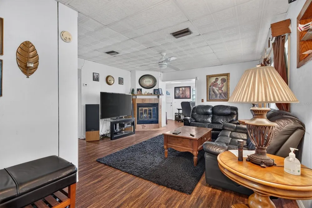 1865 CEDARWOOD DRIVE Melbourne, FL 32935