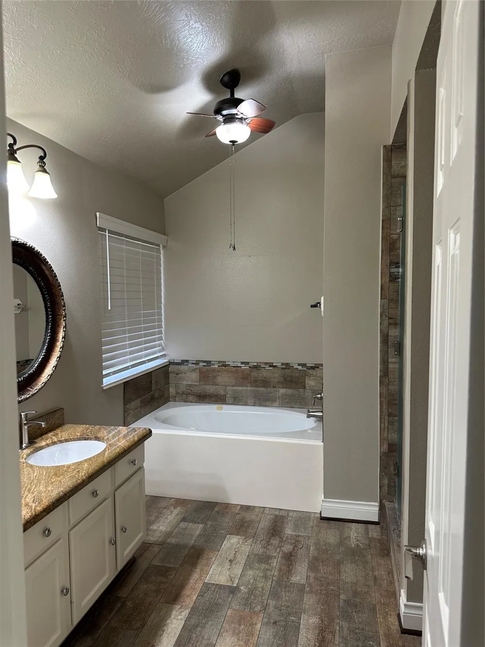 5202 Valley View Dr Drive La Porte, TX 77571