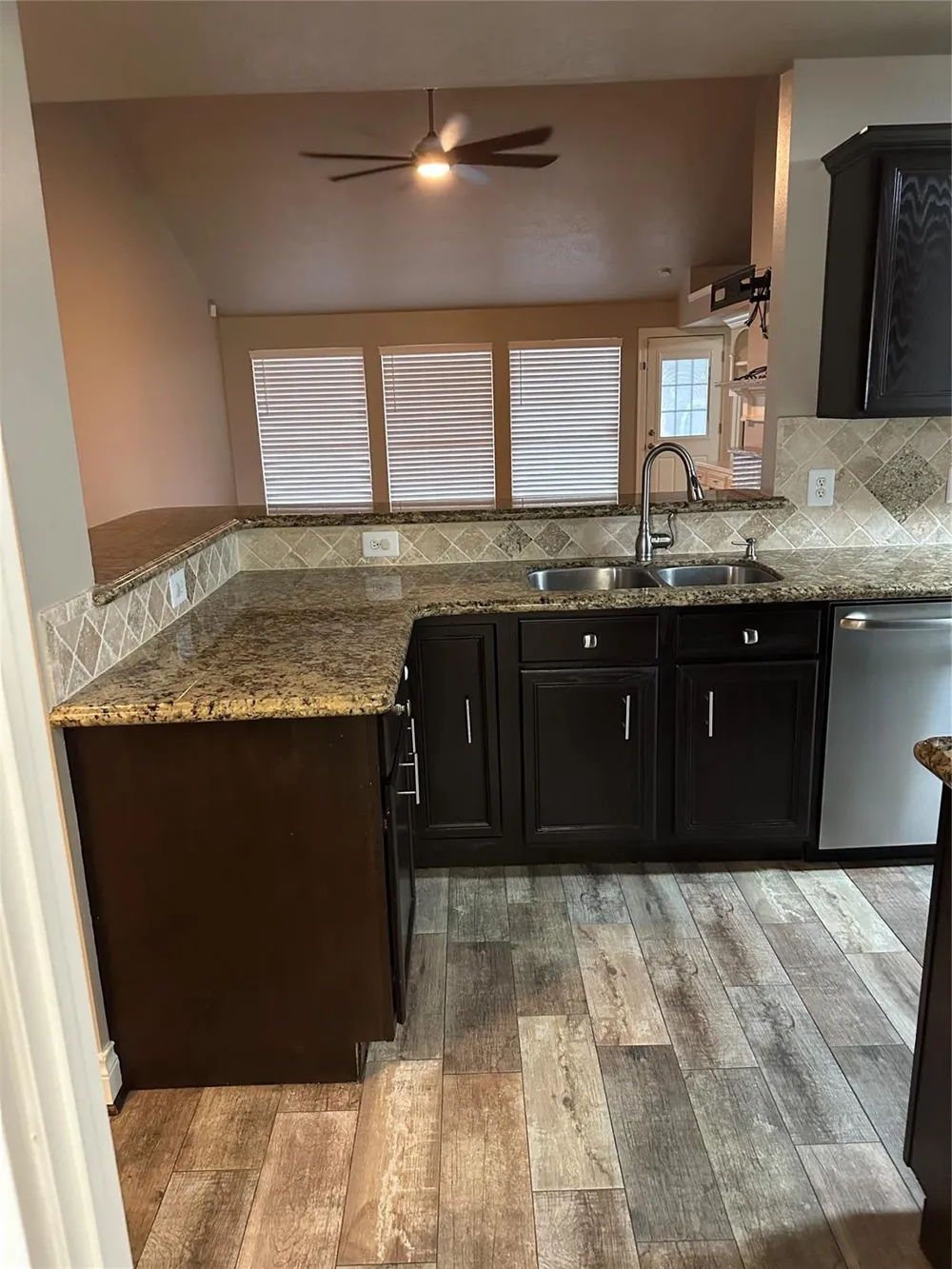 5202 Valley View Dr Drive La Porte, TX 77571