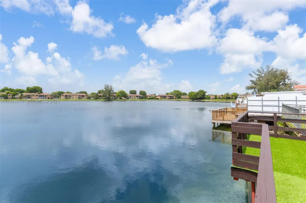 2523 W 65th St Hialeah, FL 33016