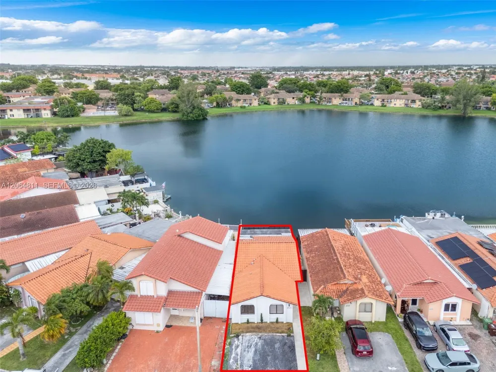 2523 W 65th St Hialeah, FL 33016
