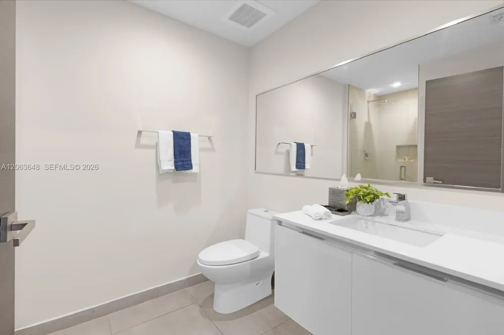 777 Ocean Dr #S310 Hollywood, FL 33019