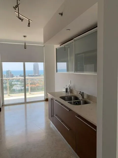 450 Alton Rd #2207 Miami Beach, FL 33139