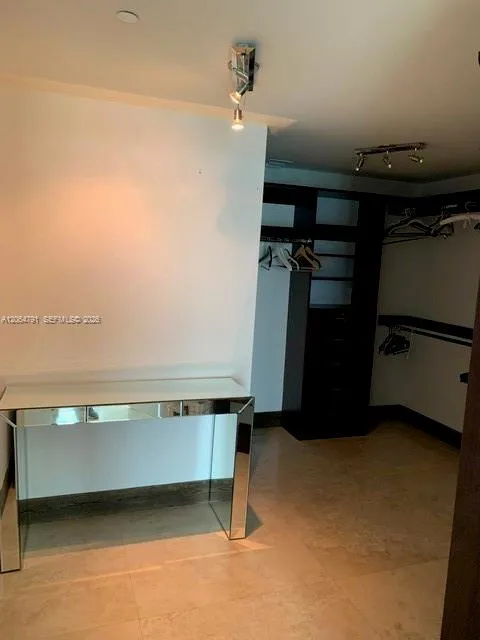 450 Alton Rd #2207 Miami Beach, FL 33139