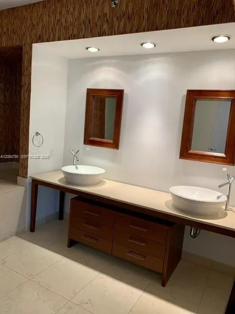 450 Alton Rd #2207 Miami Beach, FL 33139