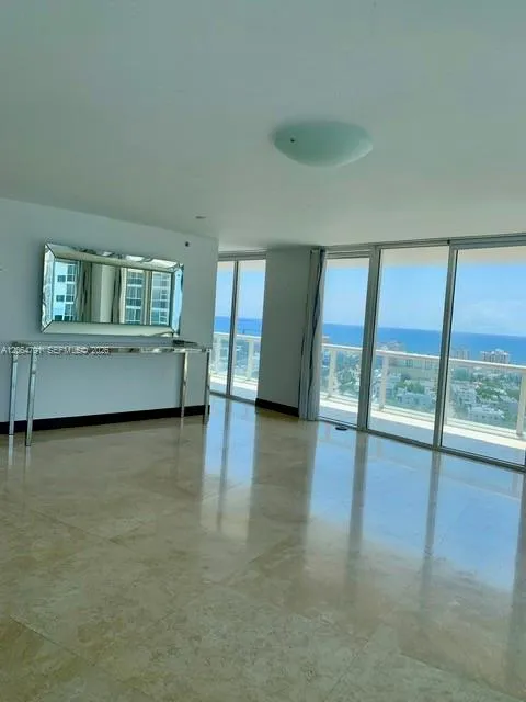 450 Alton Rd #2207 Miami Beach, FL 33139
