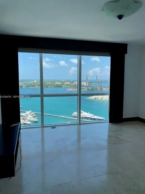 450 Alton Rd #2207 Miami Beach, FL 33139