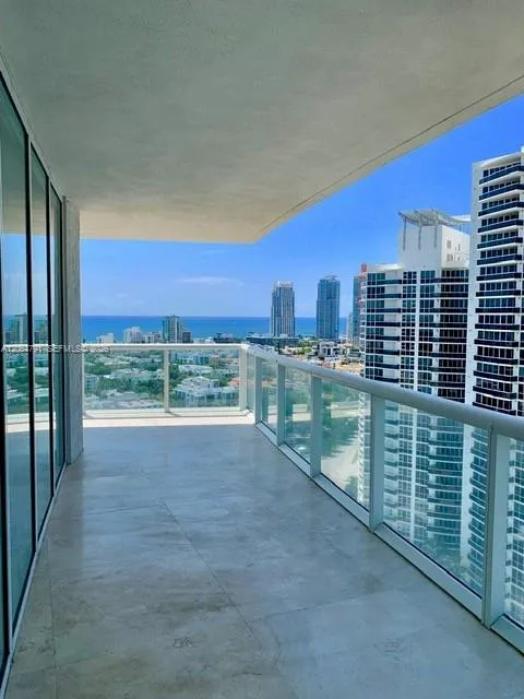 450 Alton Rd #2207 Miami Beach, FL 33139