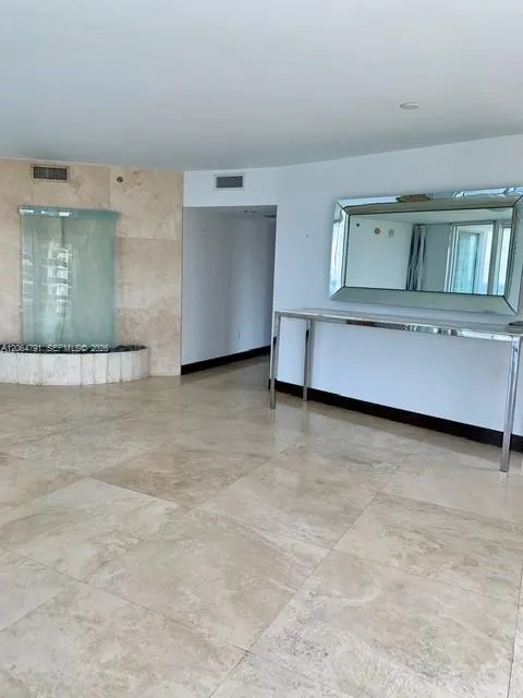 450 Alton Rd #2207 Miami Beach, FL 33139