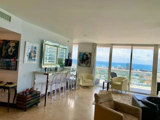 450 Alton Rd #2207 Miami Beach, FL 33139