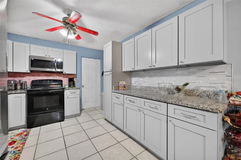 5907 UONA AVENUE Orlando, FL 32835