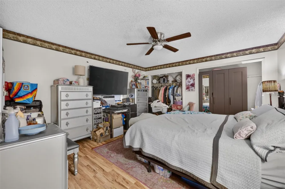 5907 UONA AVENUE Orlando, FL 32835