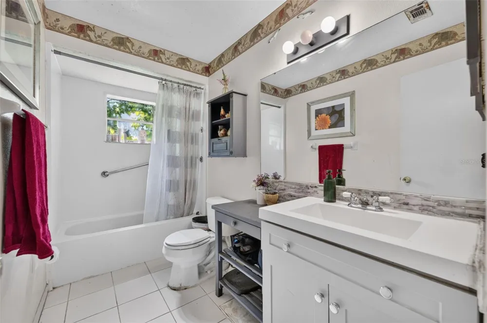 5907 UONA AVENUE Orlando, FL 32835