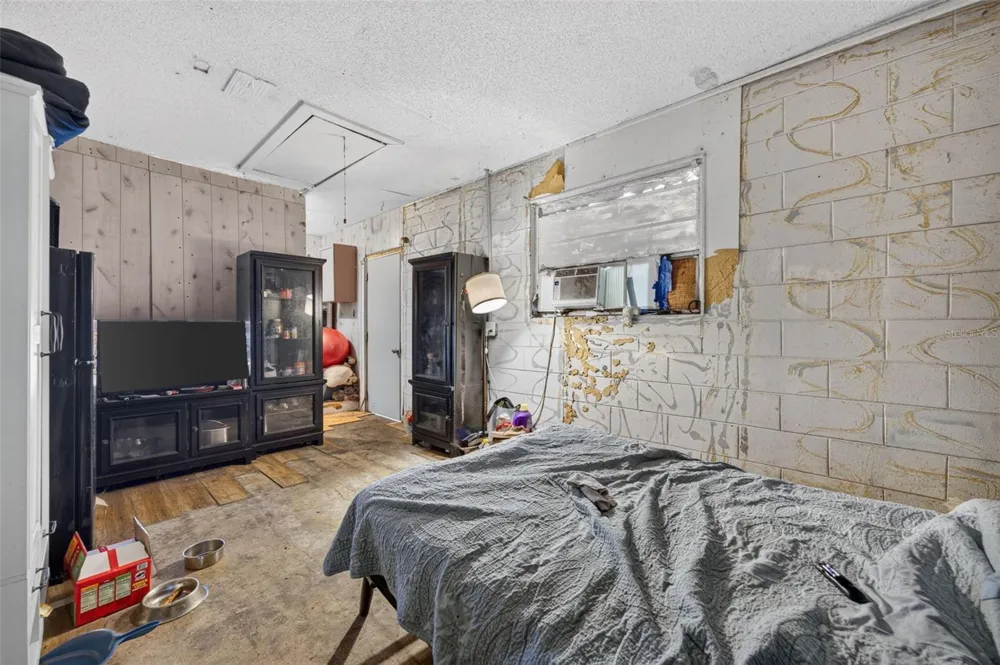 5907 UONA AVENUE Orlando, FL 32835