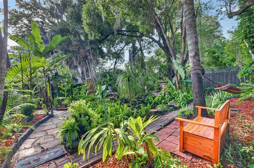 5907 UONA AVENUE Orlando, FL 32835