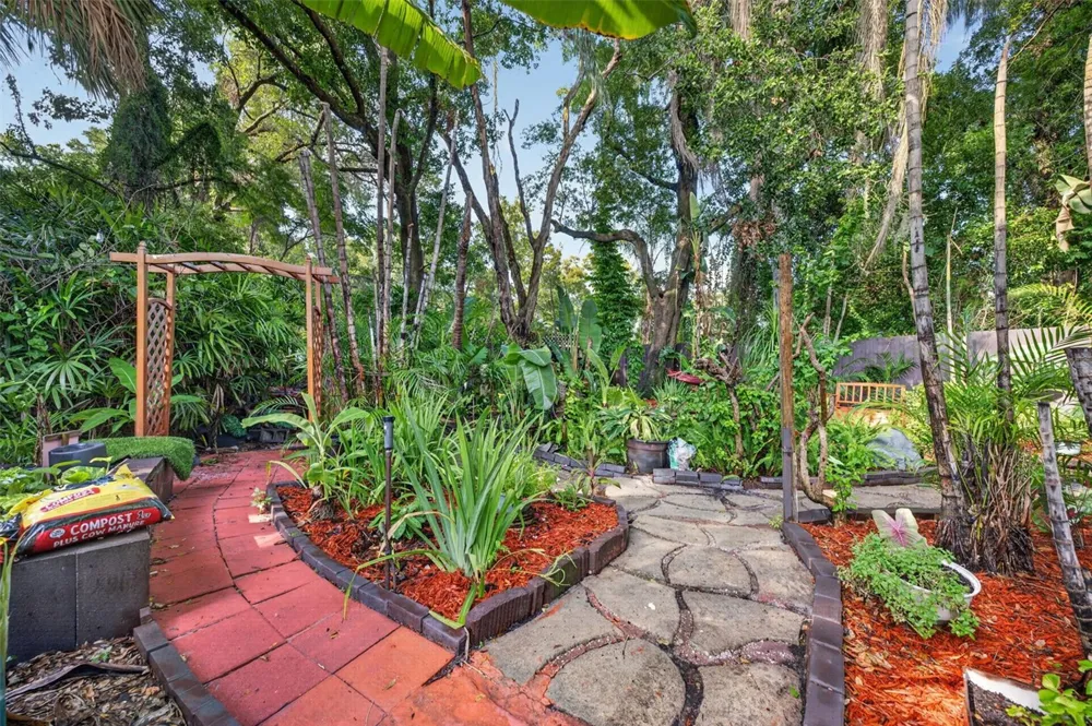5907 UONA AVENUE Orlando, FL 32835