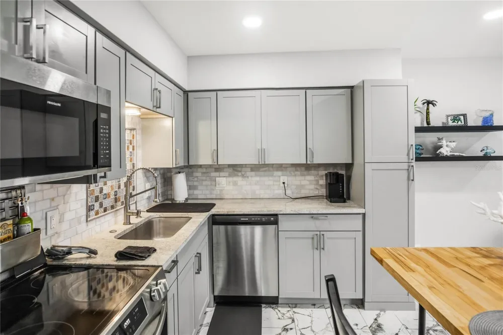 416 73RD AVENUE #207 St Petersburg, FL 33702