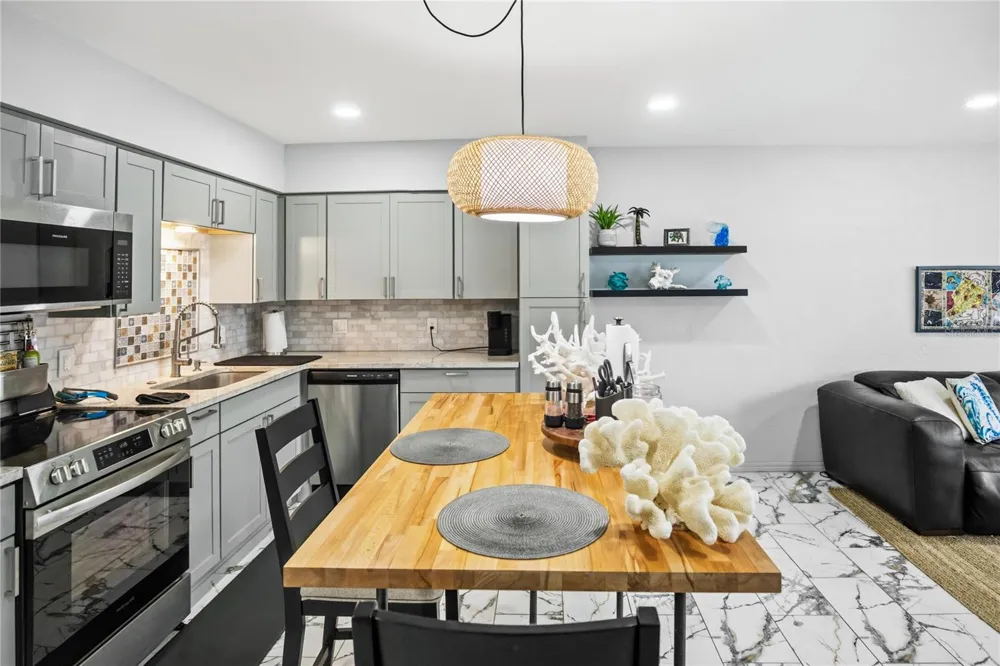 416 73RD AVENUE #207 St Petersburg, FL 33702