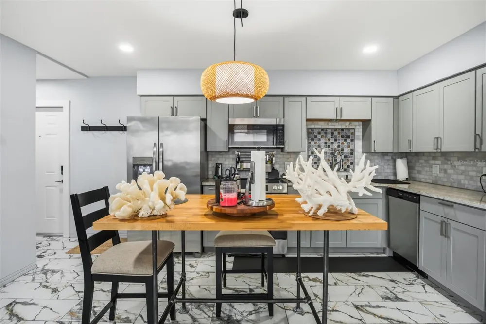 416 73RD AVENUE #207 St Petersburg, FL 33702