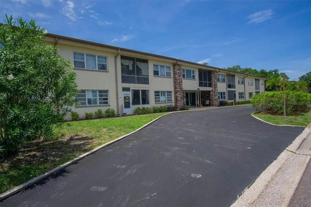 416 73RD AVENUE #207 St Petersburg, FL 33702