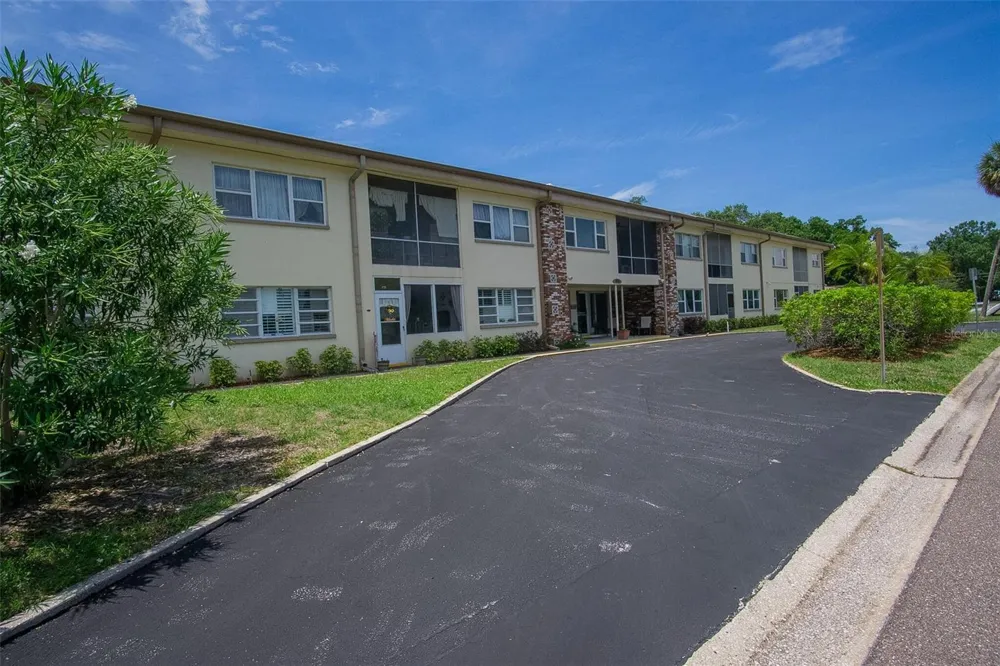 416 73RD AVENUE #207 St Petersburg, FL 33702