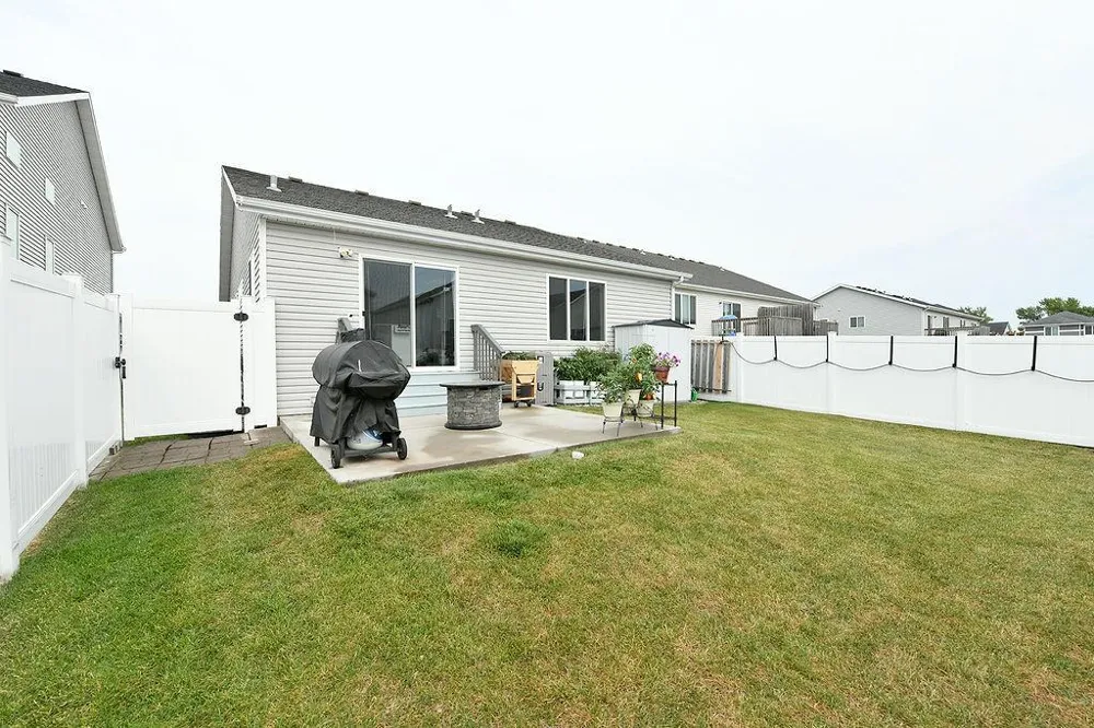 2723 W Westwood Street W West Fargo, ND 58078