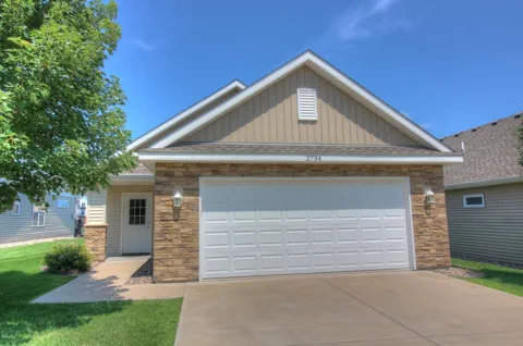 2734 Ridgeview Drive