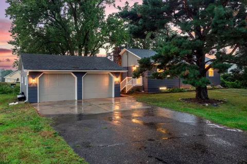 2752 197th Street W