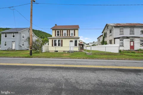 408 E RAILROAD AVENUE