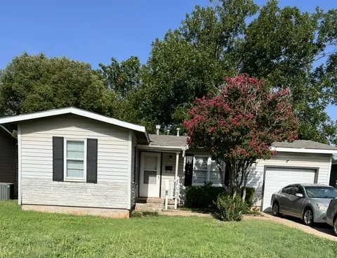 1326 S Bowie