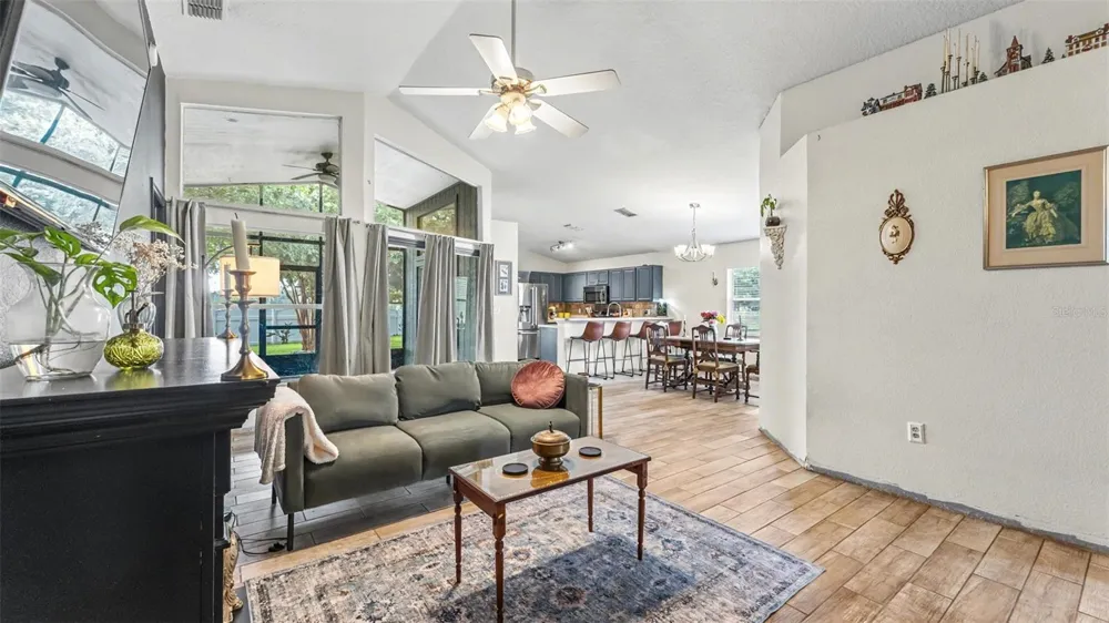 2723 SUNDANCE CIRCLE Mulberry, FL 33860