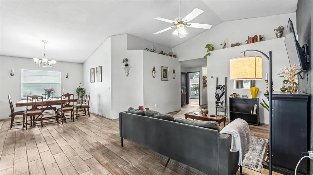 2723 SUNDANCE CIRCLE Mulberry, FL 33860