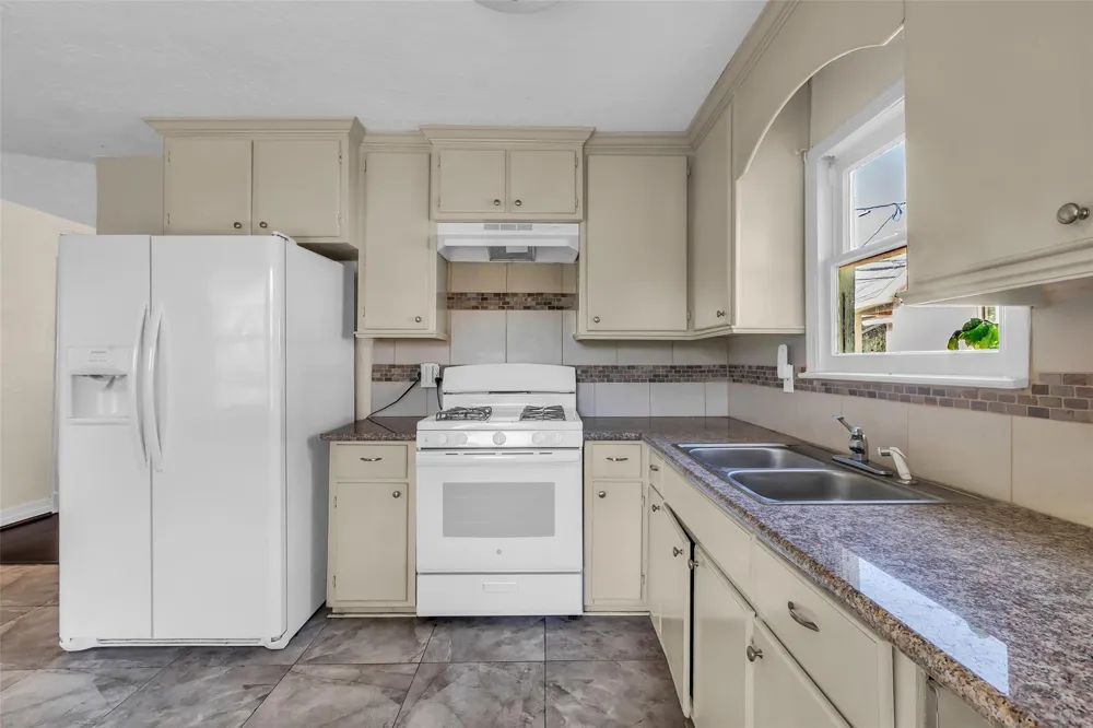 131 E 31st 1/2 Street Houston, TX 77018