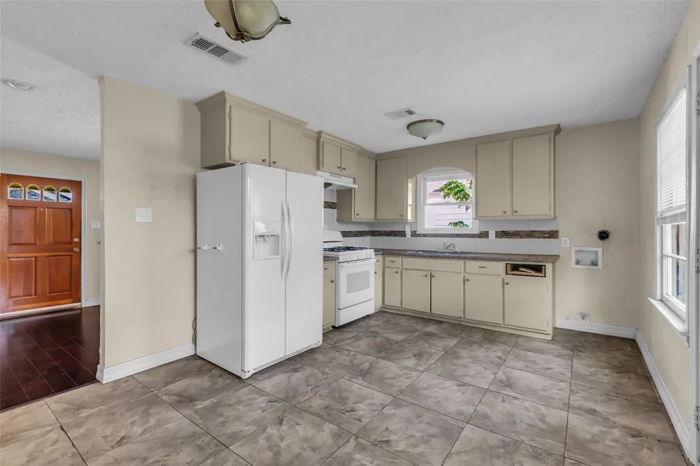 131 E 31st 1/2 Street Houston, TX 77018