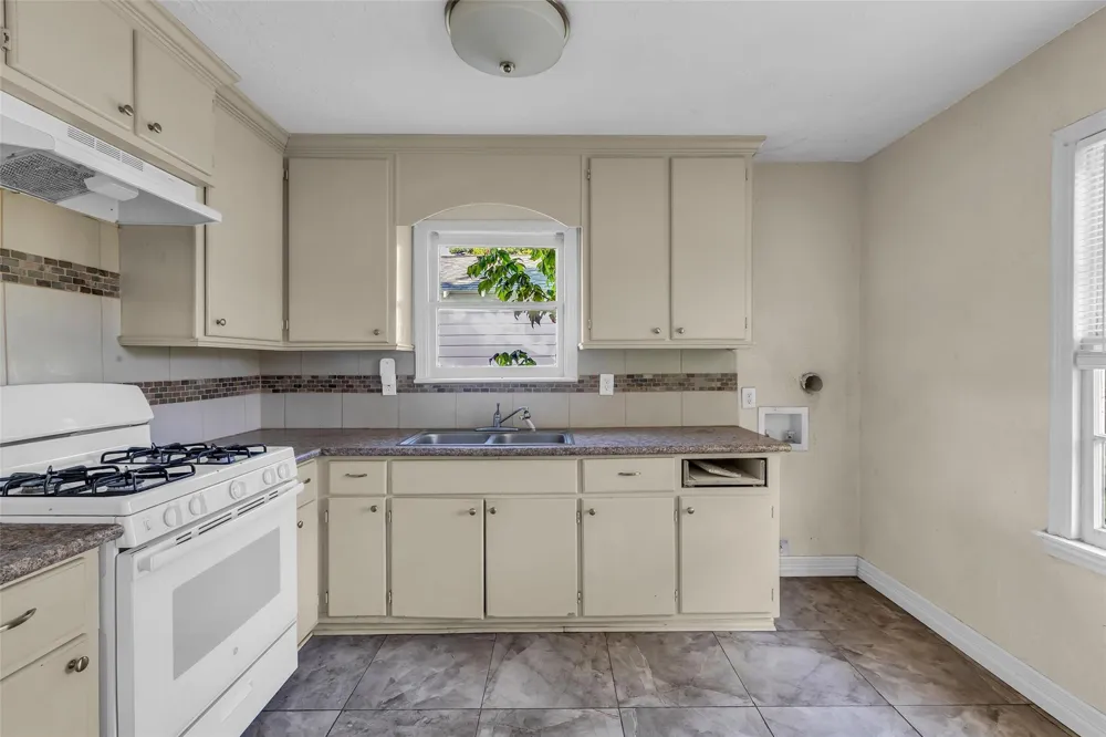 131 E 31st 1/2 Street Houston, TX 77018