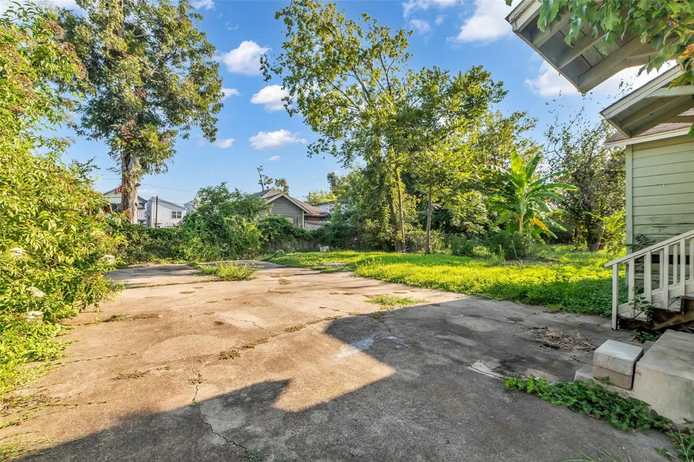 131 E 31st 1/2 Street Houston, TX 77018