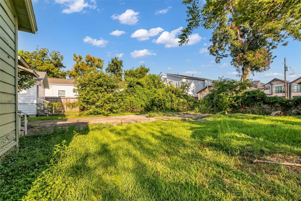 131 E 31st 1/2 Street Houston, TX 77018