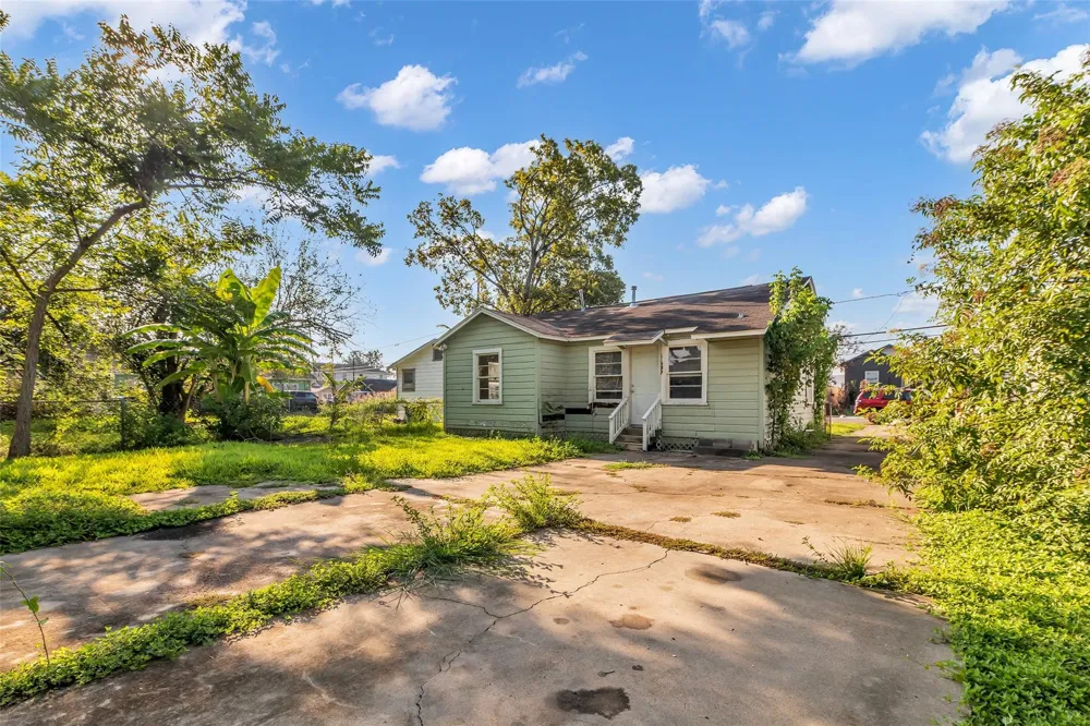 131 E 31st 1/2 Street Houston, TX 77018