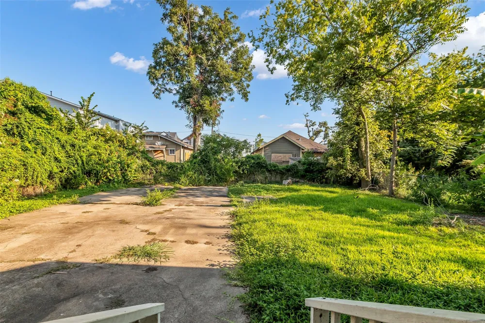 131 E 31st 1/2 Street Houston, TX 77018