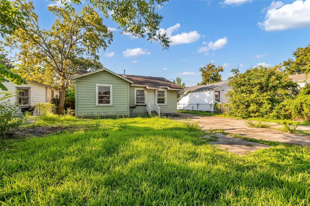 131 E 31st 1/2 Street Houston, TX 77018