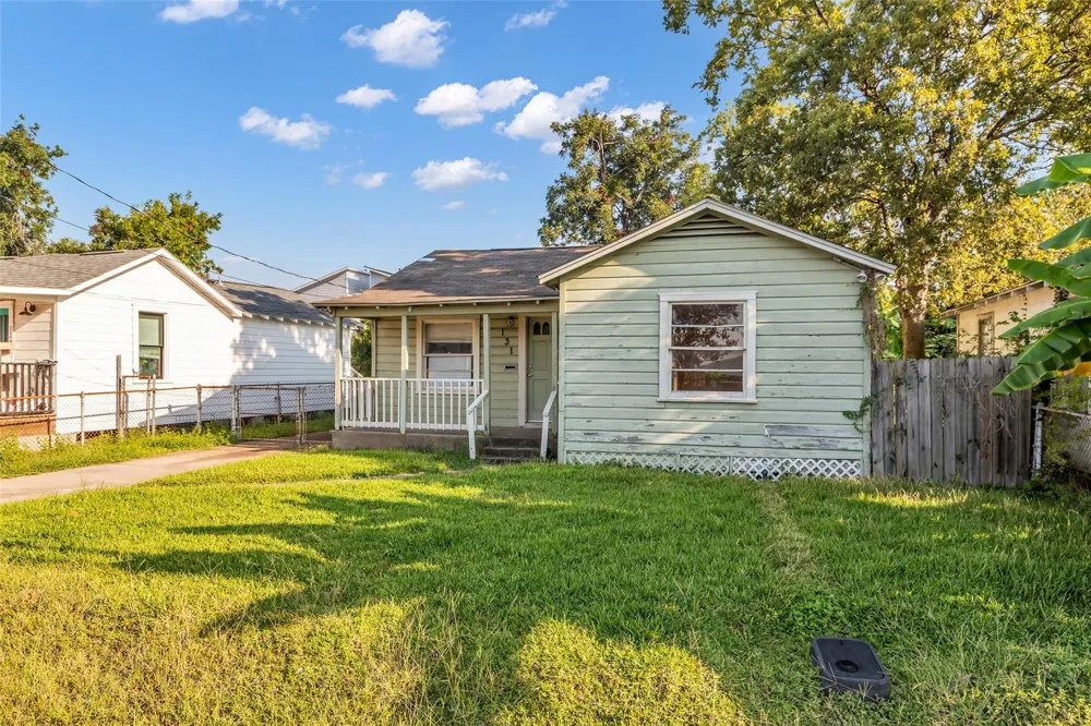 131 E 31st 1/2 Street Houston, TX 77018