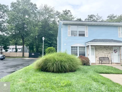 82 Cliffwood Avenue #17