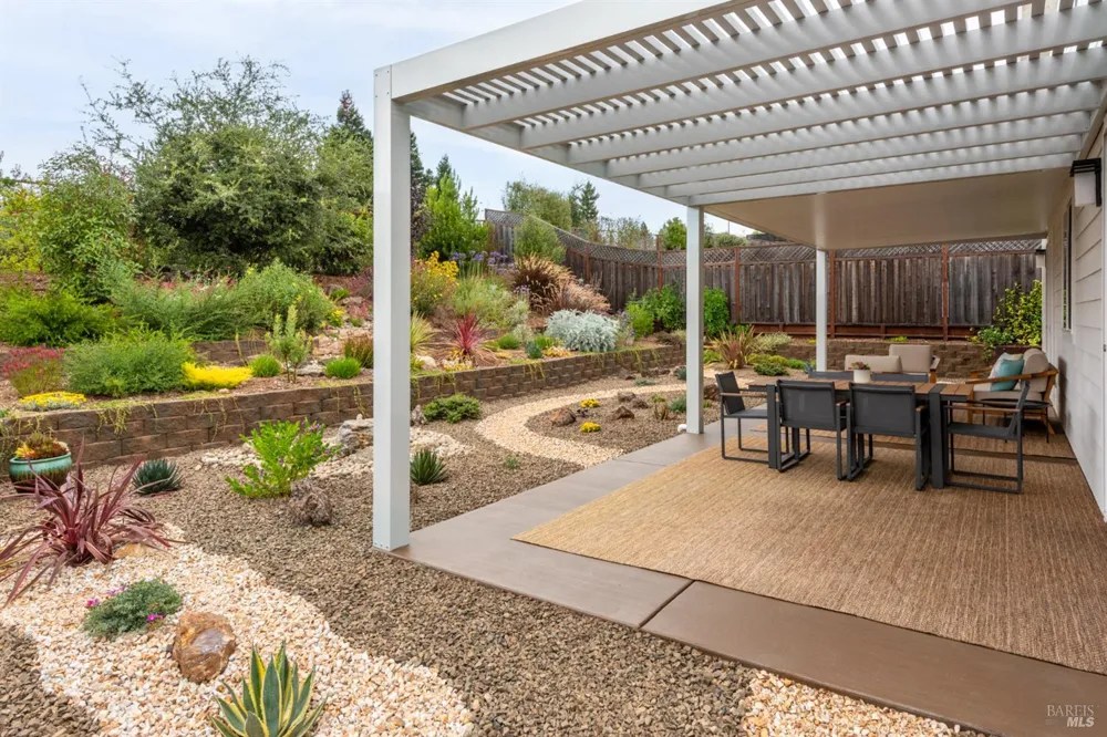 3747 Paxton Place Santa Rosa, CA 95404