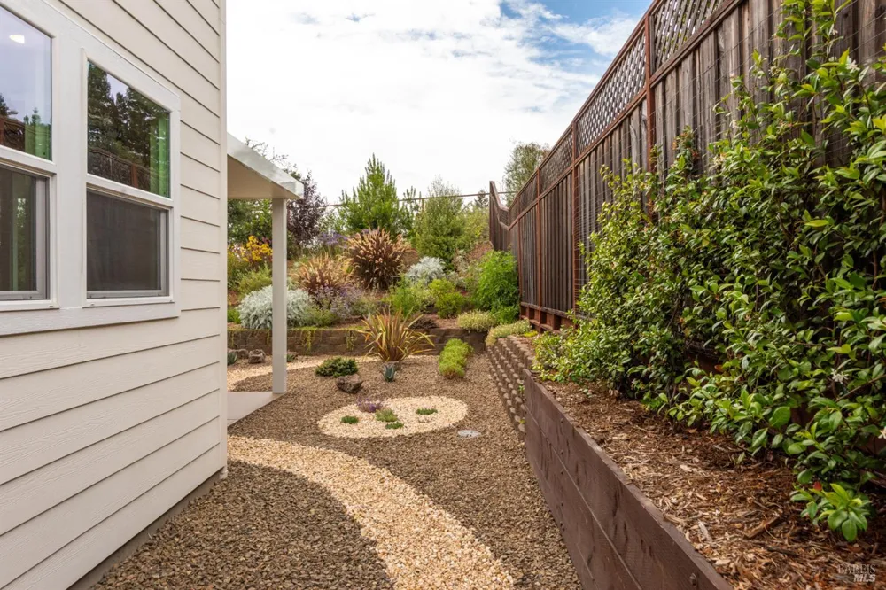 3747 Paxton Place Santa Rosa, CA 95404
